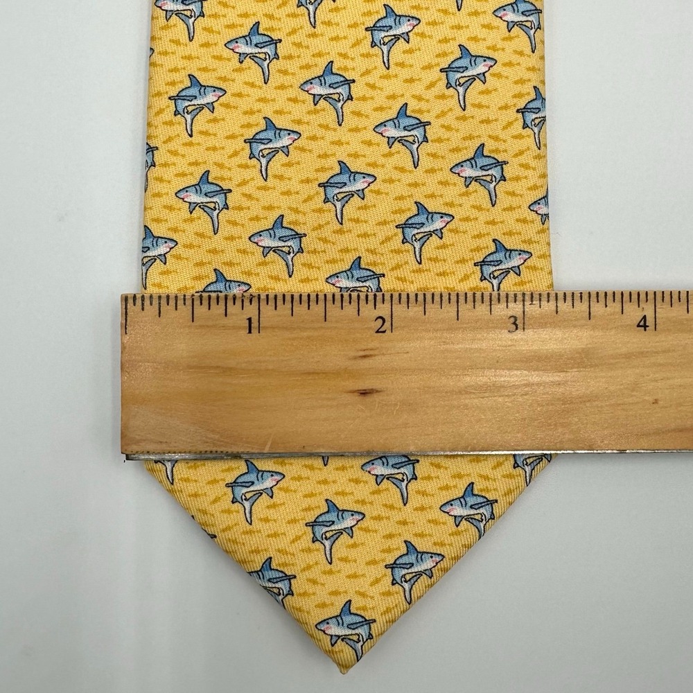 Vineyard Vines Shep Ian Mens Silk Tie Yellow Shark Print XL 62in Novelty - Picture 3 of 8